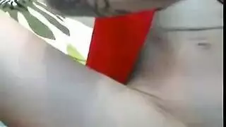 نموذجان يمصان ويمارسان الجنس في حوض استحمام فقاعي