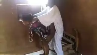 ديوث ابنه ينطيك مرته