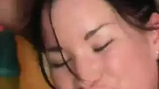 امرأة سمراء رائعتين مع الضفائر يتأهل ويستعد ليمارس الجنس مع رجل فرنسي فرنسي