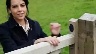 سكس محظور: أخ يضرب أخته على الطاولة