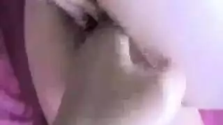 شهوة طبيعية: كلارا تنكح مهبلها الضيق بقوة في الخارج