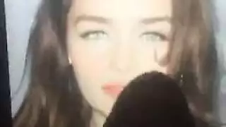 تعاقب ابنها لانه يرى افلام اباحية