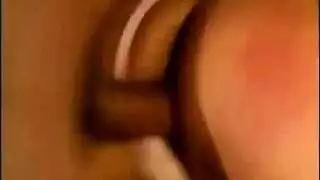 فتاة بريئة تمص ببطء ثم تأخذ إيلاج عميق