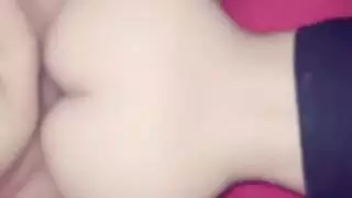ترك الزب داخل الكس حتى الصباح