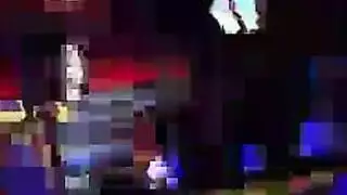 راقصة القطب المفلسة تحصل على جولة مثيرة للمنزل من سانت تشارلي