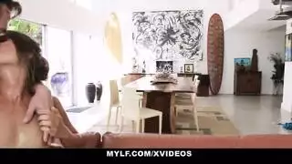 قضيب الرجل الناضج الضخم يضرب الطباخ في مشهد إباحي خشن