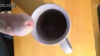 رجل ساذج ينضم لزوجين مثارين لجنس ثلاثي بعنف مع قذف مزدوج