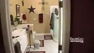 صديق ماديسون كول الجديد للمضاجعة يملأ مهبلها، مما يحفز موجة تلو الأخرى من الهزات