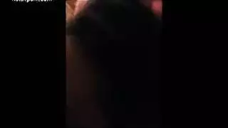 صديقة آسيوية تركب رجلها في جلسة فندقية ساخنة