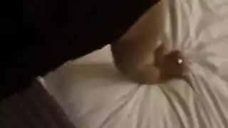 الباب الخلفي الضيق يُدك في فيديو إكس إكس إكس