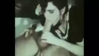جمال شبابي يكسب النقود بمهارة فموية على رجل مسن