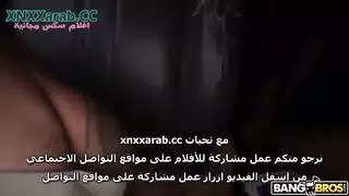 إنها مهووسة بجنس السيارات: مكممة وتُضرب بقوة