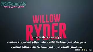 مدربان يغرقان الأم وابنتها في متعة جنسية جماعية
