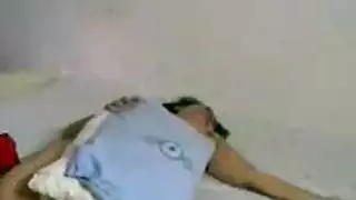 ولية لبوة ترقص عشيقها وتمص زبره في اوضة نومها فيديو اباحي مجاني