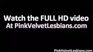 مبتدئات سافيك يتذوقن فرج عذراء في مثلية مبللة