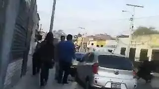 جمال المؤخرة الضخمة في مشهد مثلث جنسي صريح