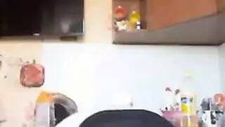 علاقة مثلية سرية تتحول لثلاثية جنسية مع الأم