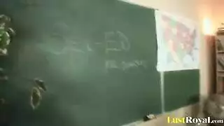 ماراثون جنس جماعي: طالب يمارس الجنس مع عدة فتيات متتالية