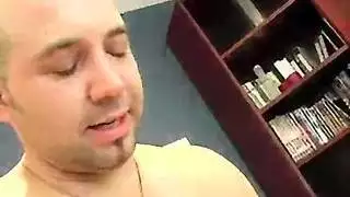 فتاة لبنانية تُنك بقوة