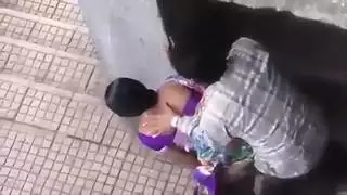 مراهقة مثيرة تفتح مهبلها لقضيب صلب
