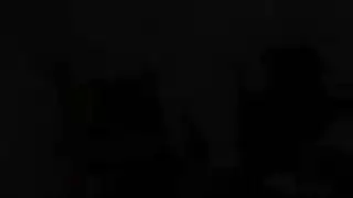 إباحية على الواجهة البحرية: أثداء مرتدة أثناء الجنس على الشاطئ