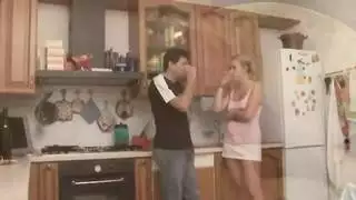جنس مراهقة شقراء على اليخت: لعق الكس والنياكة القاسية مع رجل ثري