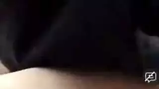 حارتان إيطاليتان تشاركان قضيبًا تحت الدش