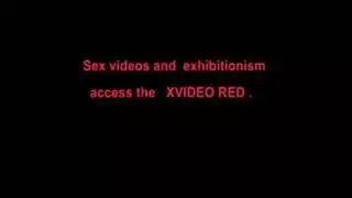 فتاة شقراء مذهلة تأخذ قضيبًا أسودًا عميقًا في مهبلها