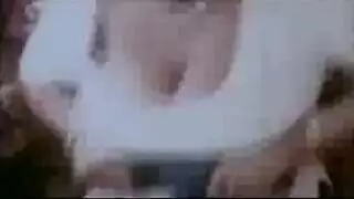 فاتنة ناضجة إغواء جارهم الشاب
