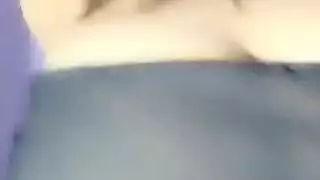 ملكة الشرج تأخذ قضيبًا كبيرًا في مؤخرتها