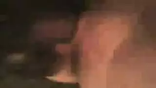أصدقاء ساخنون يشعلون المطبخ بالجنس والسجائر