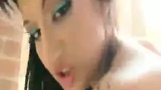 البنت بتصوت مش قادرههه