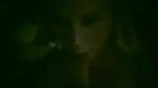 أثداء ماري ويسكي الضخمة تُغمر في جنس سحاقي جامح