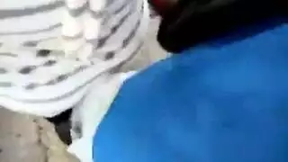الاخ يلتصق بخته