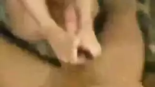 هاوية مراهقة بشعر أحمر تحصل على جماع جماعي في الحمام