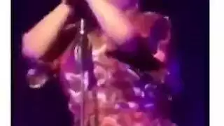 شقراء تحصل على تمويل لتصوير جنس جماعي مع رجال سود