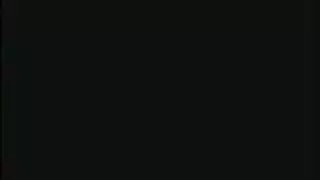 مراهقة سمراء نحيفة تتعرض لإيلاج أصابع عميق في مشهد إباحي