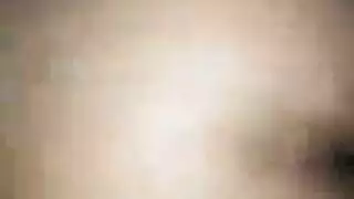 سمراء ساخنة تمص وتضاجع عازف كمان في فيلم إباحي مكثف على الأريكة