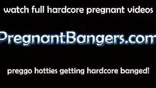 العاهرة الشقراء الحامل تأخذ انفجار مني ضخم على وجهها