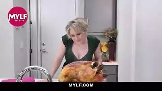 مرت لاب تغار على زب ربيبها وتحتفل
