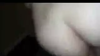 لعبة كس مشعر: لعبة عارية رطبة تتحول إلى جنس جماعي صريح