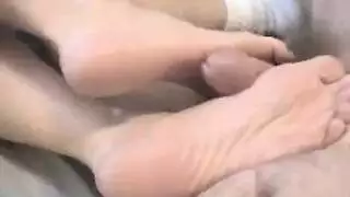 فيلم إباحي قوي لقدم الشقراء مع لعبة جنسية