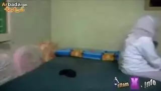 مدرس مصري يتحرش بطالبه في الدرس