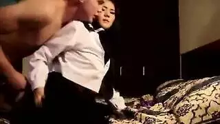 مواهب مراهقة تتناوب على ركوب قضيب سمين غير مختون