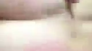 الشقراء تأخذ عدة قذفات من قضبان ضخمة