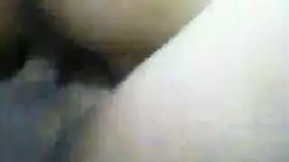 جميلة بمؤخرة كبيرة تأخذ عدة أقضية في جنس جماعي