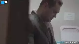 ناتشو ينتصب بشدة ويكتشف أن جيك يحب الجنس الفموي العميق