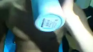 فتاة لطيف يأكل نائب الرئيس لتحفيز كس