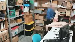 لصّة تُعتقل ثم تُمارس معها الجنس بقوة
