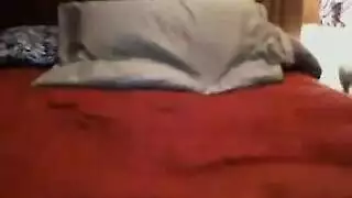 إباحية منفردة: مريم تئن وهي تركب لعبة سميكة